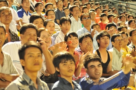 Công Phượng, Tuấn Anh khiến sân Cần Thơ bị “vỡ” - 9 Niềm vui bắt đầu lóe lên trên các gương mặt của người hâm mộ
