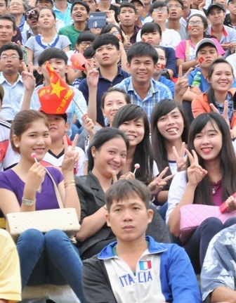 Tất vả vì màu cờ sắc áo... Cùng nhau tiến lên!