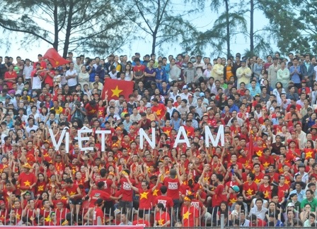 Hơn 50.000 khán giả “biến” sân vận động Cần Thơ thành “chào lửa” - 4 Hơn 70 cổ động viên áo đỏ, sao vàng đã túc trực suốt các trận đấu đội Việt Nam đá