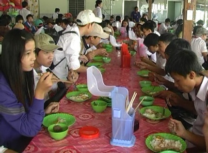 1 năm, phục vụ gần 10.000 suất ăn cho học trò nghèo