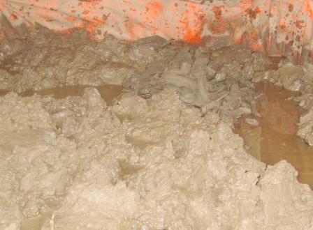 Đất sét là nguyên liệu chính để làm cà ràng