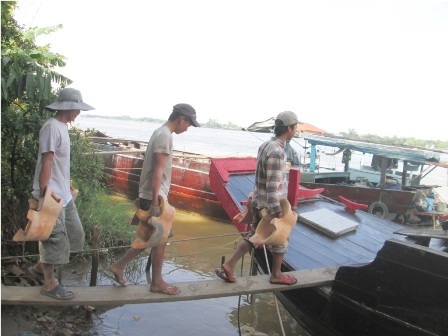 Hiện nay do sự lấn át của các bếp điện, gas... nên sản lượng tiêu thụ giảm mạnh từ 30 -40%