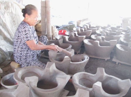 Công đoạn tạo hình cà ràng