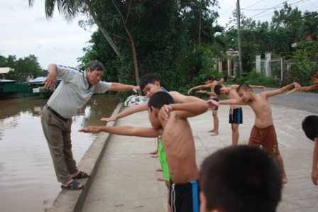 Trao thư khen của Chủ tịch nước đến các nhà giáo tận tụy với nghề
