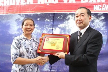 Mỗi suất học bổng trị giá 500.000 đồng