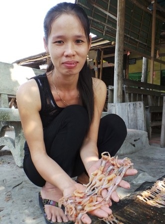 Mùa kiếm tiền nhờ món "vũ nữ chân dài" độc nhất miền Tây - 5 Loại nhái làm khô có quanh năm ở miền Tây nhưng nhiều nhất là vào mùa mưa