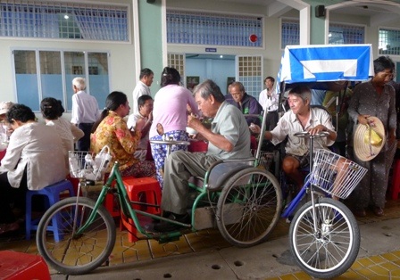 Giáng sinh ấm áp của những lương dân nghèo, khuyết tật - 1 Giáng sinh ấm áp của những lương dân nghèo, khuyết tật