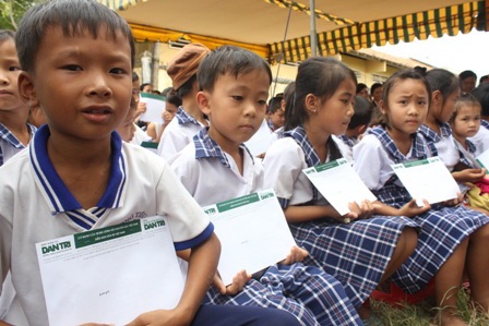 Mỗi suất học bổng trị giá 500.000 đồng