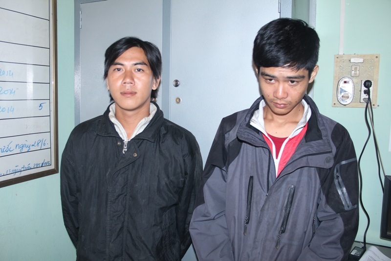 Bắt điểm tập kết trên 12.000 bao thuốc lá lậu - 2 Đối tượng Kiệt và Hồng Anh tại cơ quan điều tra