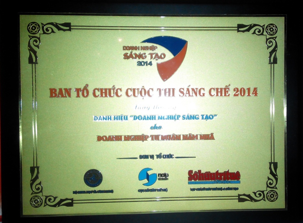 Mô hình lò sấy lúa cải tiến vĩ ngang mini mà ông Năm Nhã thắng lớn ở cuộc thi Nhà sáng chế 2014