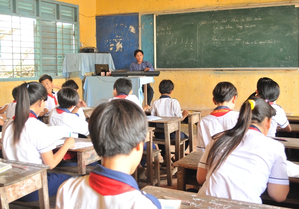 Giáo viên lo Tết cho học sinh nghèo - 1 Giáo viên vùng biên giới lo Tết cho học sinh nghèo