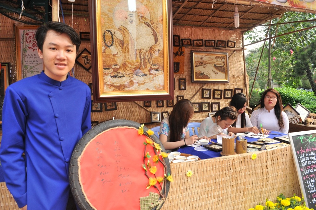 Ông chủ trẻ của các tác phẩm tranh gạo Tấn Bửu cũng góp mặt lại chương trình