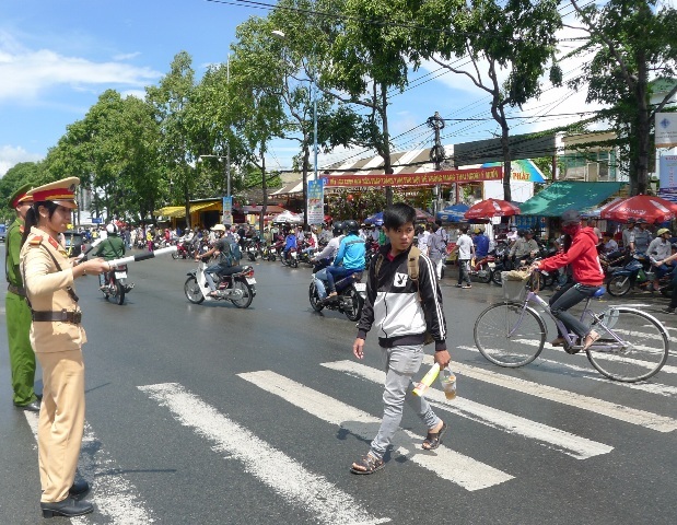 Những công nhân ở các bãi rác vẫn còn làm việc