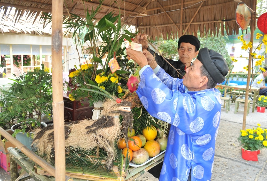 Các nghệ nhân cán bánh phồng