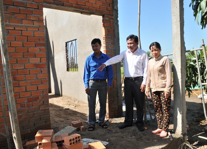 Người mẹ bán vé số chăm chồng bệnh và 2 con ăn học… sắp có nhà mới - 2 Khoảng 10 ngày nữa, căn nhà mơ ước của gia đình chị Bé Sáu sẽ hoàn thành