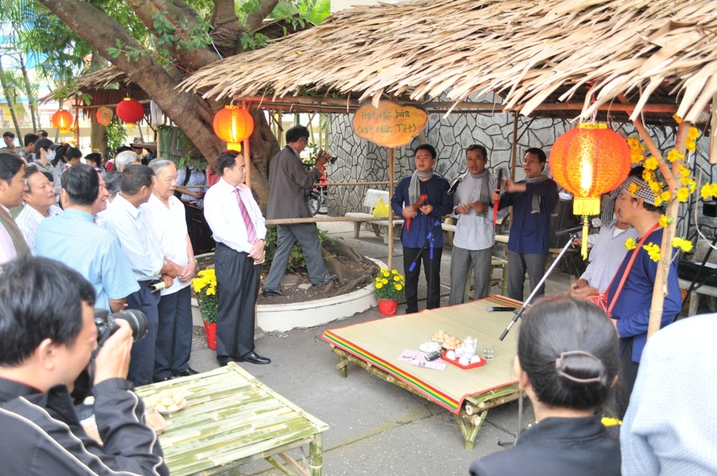 Du khách còn được thưởng Đờn ca tài tử - 