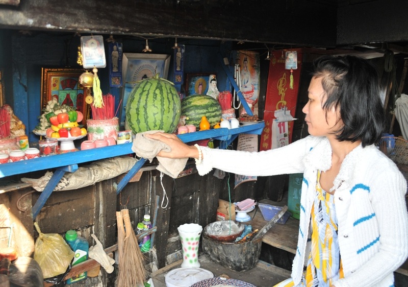Dân thương hồ chợ nổi “tiễn” ông Táo về trời như thế nào? - 4 Những ngày cận Tết thế này, cảnh buôn bán ở Chợ nổi Cái Răng rất xôm tụ