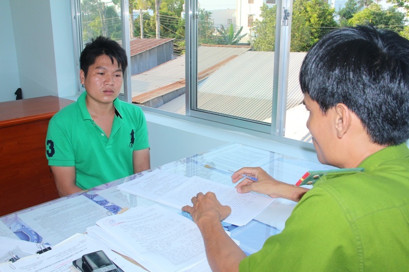 Sau thời gian trốn lệnh truy nã 6 năm, đối tượng Tùng đã ra đầu thú