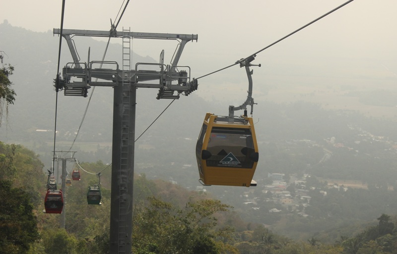 Từ khi hệ thống cáp treo đưa vào sử dụng, lượng khách lên nóc nhà đồng bằng tăng cao