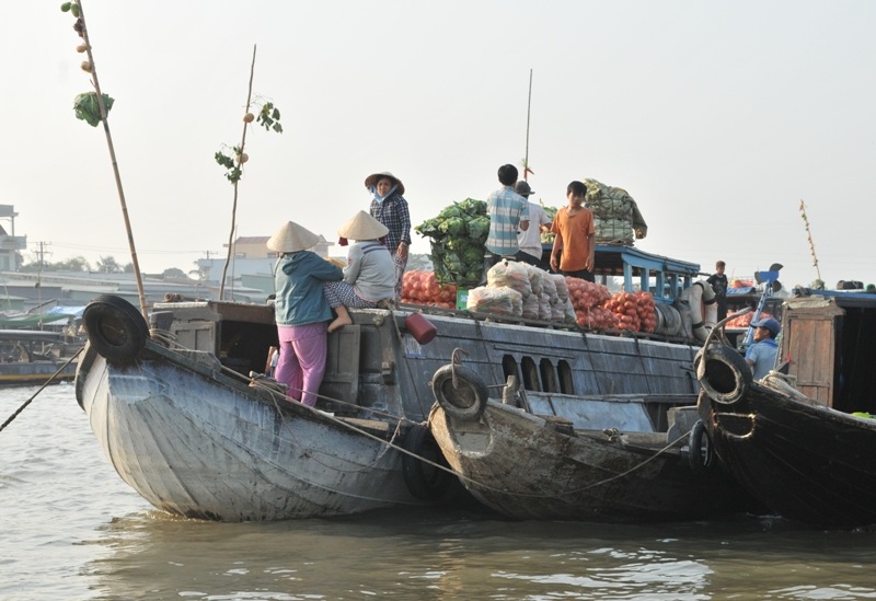 Dưa hấu dội chợ, ngồn ngộn ở chợ nổi Cái Răng - 8 Và những mặt hàng nông sản khác cũng đang ngóng khách