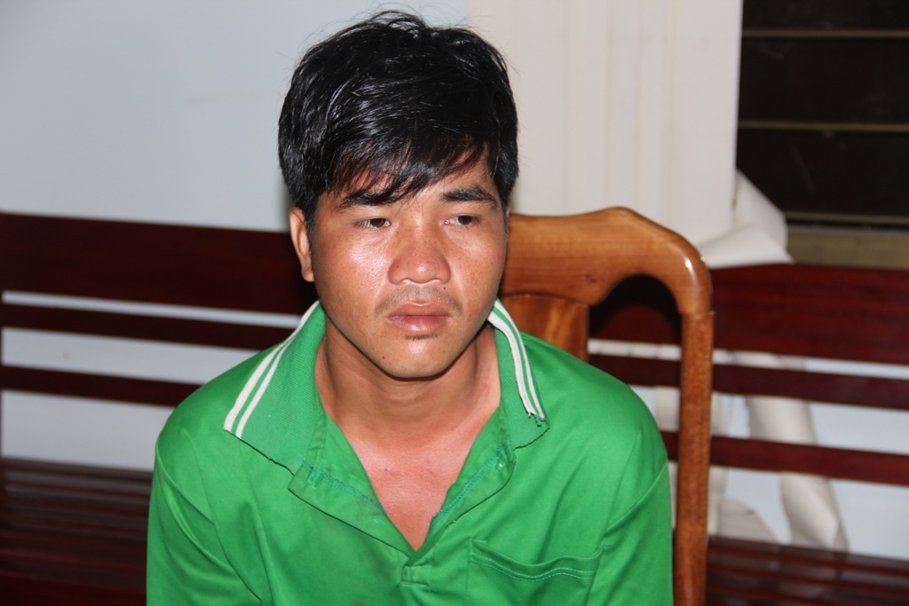 Mâu thuẫn trong bàn nhậu, dùng lưỡi hái chém chết bạn nhậu - 3 Rớt tại cơ quan Công an điều tra.