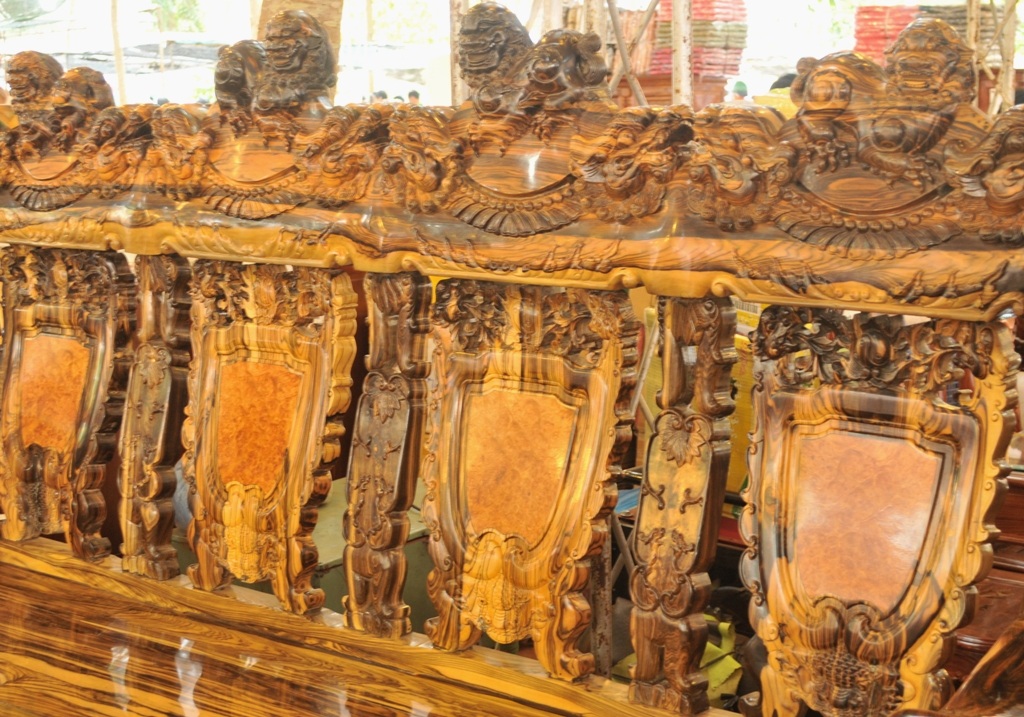 Ngắm bộ bàn ghế gần tỷ đồng ở lễ hội cà phê - 3 Ngắm bộ bàn ghế gần tỷ đồng ở lễ hội cà phê - 3
