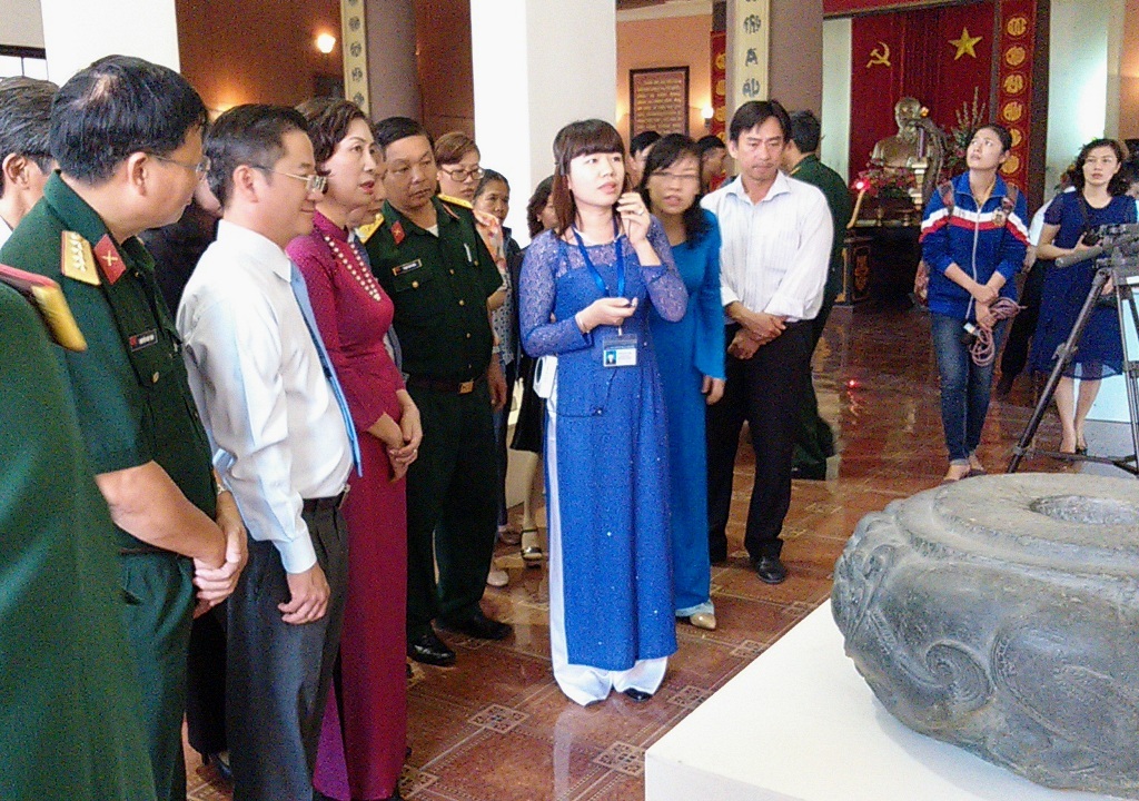 Hình tượng sư tử và nghê của Việt Nam ra mắt người dân Tây Đô - 1 Nghê làm bằng gỗ thế kỷ 17 -18