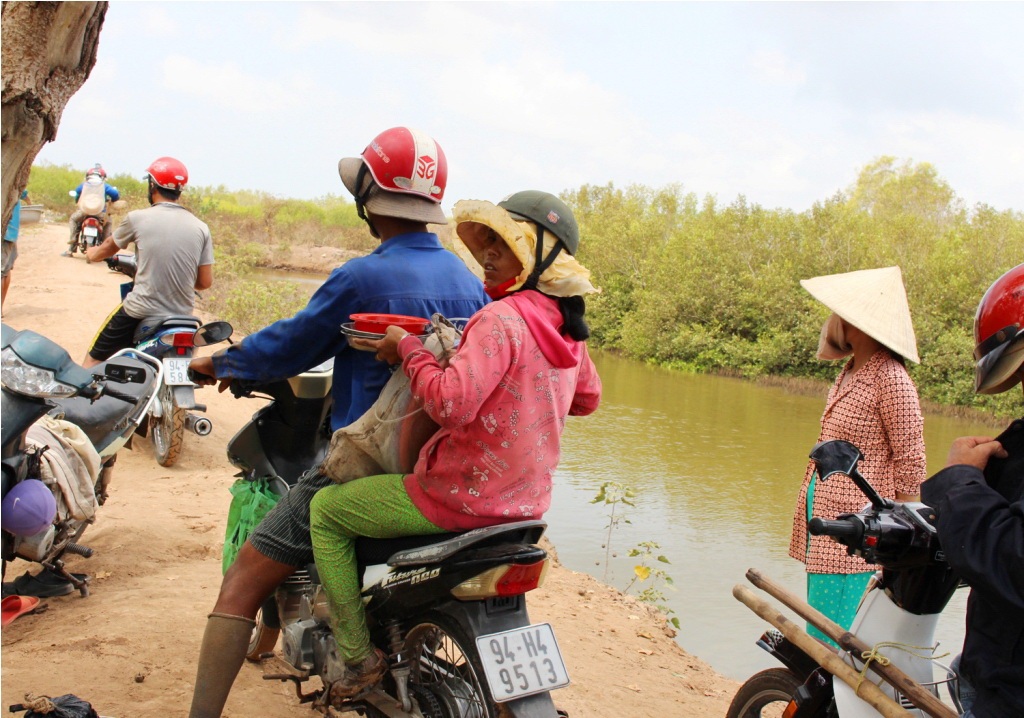 Một buổi cào từ 3 -4 tiếng là ngư dân mang chiến lợi phẩm đến bán cho các thương lái