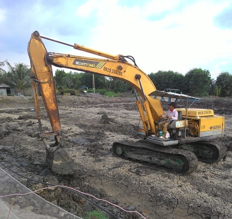 Do thiếu nguồn nước sạch, dẫn đến tôm bệnh nên người dân gặp cảnh thu lỗ