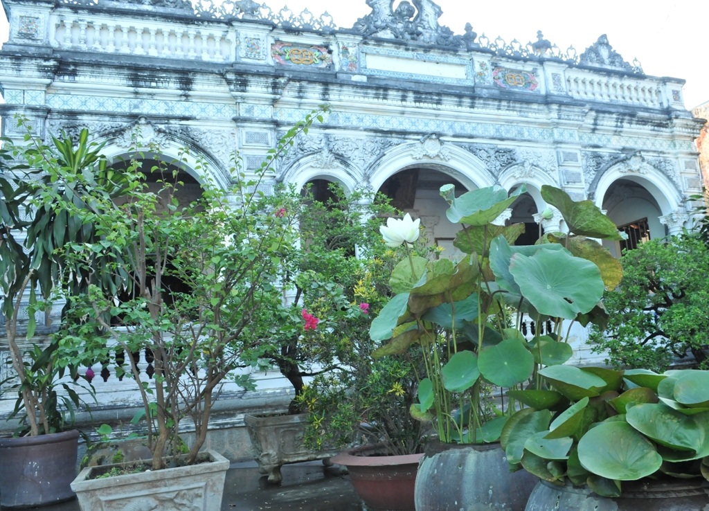 Đến thăm thành phố hoa, ghé qua nhà “Người tình” - 3 Bên trong là căn nhà 3 gian và một không gian cổ