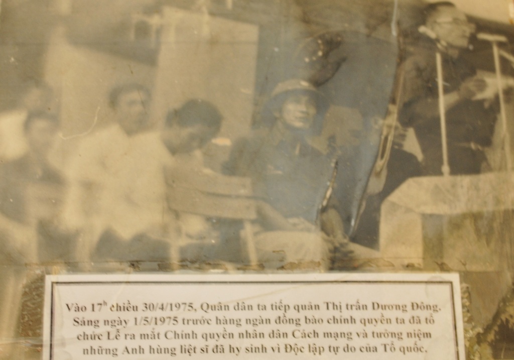 Sau 40 năm, Phú Quốc “rũ bùn đứng dậy sáng lòa” - 14 Ngày 1/5/1975 chính quyền tổ chức lễ ra mắt Chính quyền nhân dân Cách mạng trên đảo Phú Quốc