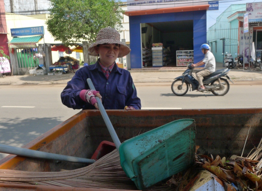 “Đã có lao động thì không có nghề nào thấp hèn” - 1 “Đã có lao động thì không có nghề nào thấp hèn”