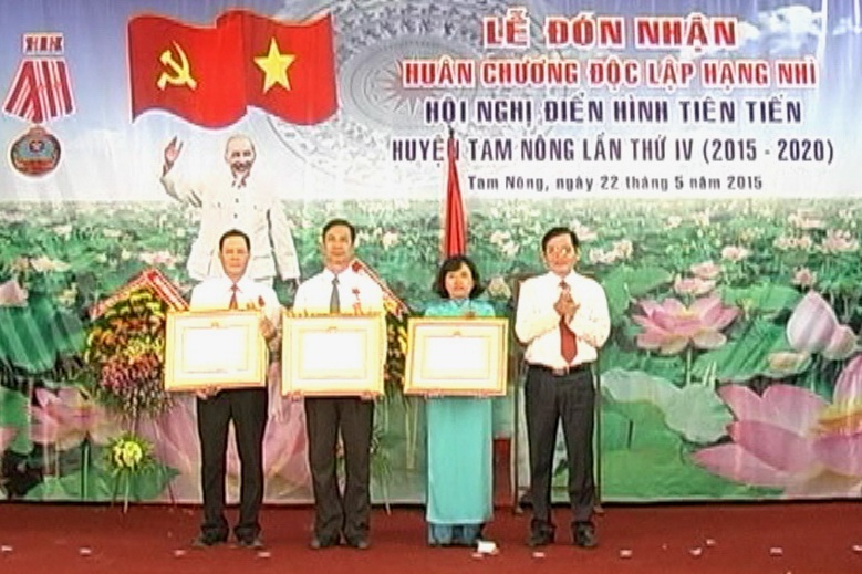 Huyện vùng biên vinh dự đón nhận Huân chương Độc lập hàng nhì - 1 3 cá nhân được Chủ tịch nước tặng thưởng Huân chương lao động hạng III