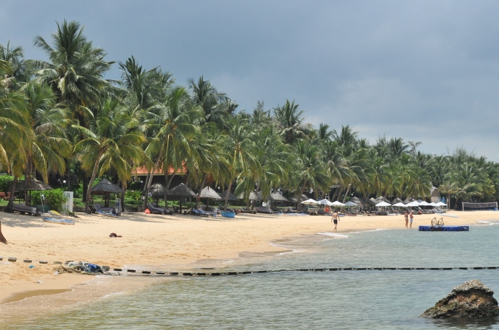 Chiêm ngưỡng những bãi biển hoang sơ hiếm hoi tại Phú Quốc - 5 Đã có những dịch vụ xuất hiện tại bãi biển tự do này