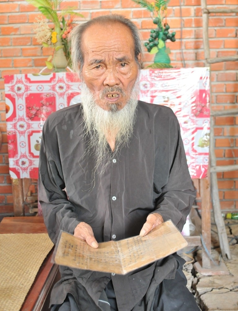 Bài 1: Nhiều khuất tất trong vụ thu hồi hàng ngàn ha đất ở Kiên Giang - 3 Ông Đặng Văn Nghiêm dù có giấy tờ chứng minh nguồn gốc đất rõ ràng nhưng vẫn bị mất đất.