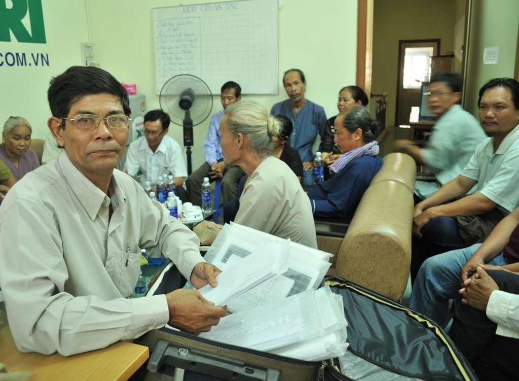 Bài 1: Nhiều khuất tất trong vụ thu hồi hàng ngàn ha đất ở Kiên Giang - 4 Ông Đặng Văn Nghiêm dù có giấy tờ chứng minh nguồn gốc đất rõ ràng nhưng vẫn bị mất đất.