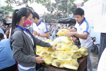 Sở GD –ĐT vận động gần 200 triệu đồng giúp sĩ tử nghèo đi thi