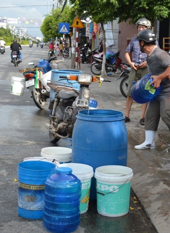Nhà máy nước sạch “mở cửa” trở lại - 1 Nhà máy cấp thoát nước Kiên Giang đã mở cửa cung cấp nước trỏ lại cho dân.