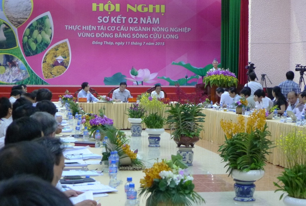 Tái cơ cấu nông nghiệp: Đừng để "đèn nhà ai nấy sáng, ruộng nhà ai nấy cày" - 1 Tái cơ cấu nền nông nghiệp: Đừng để đèn nhà ai nấy sáng, ruộng nhà ai nấy cày