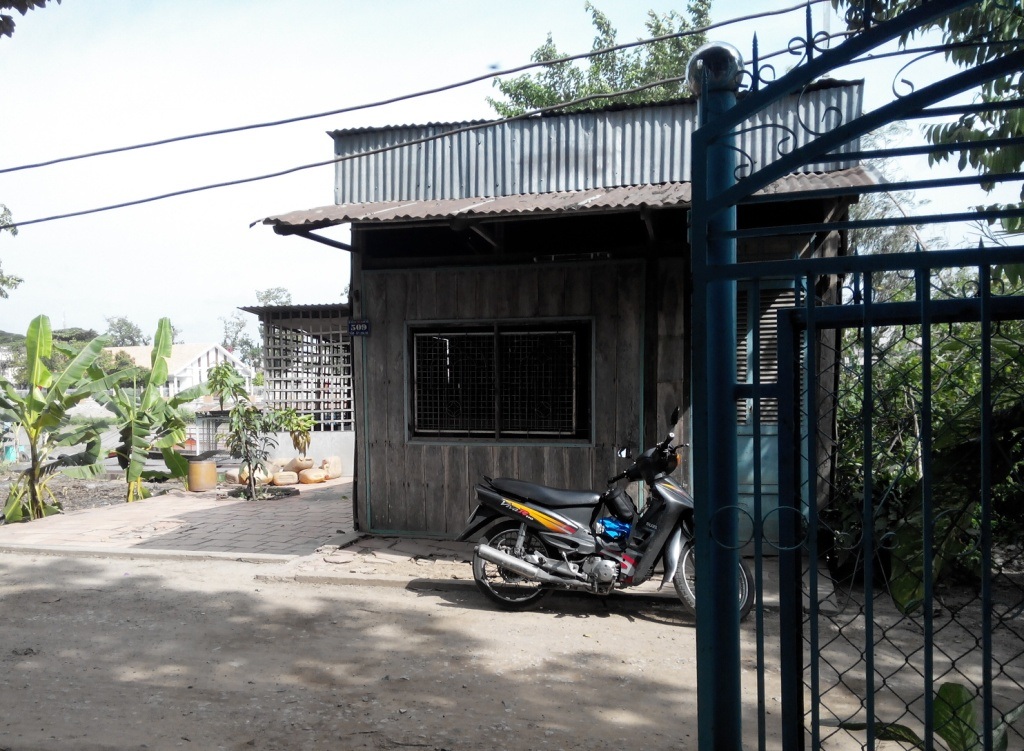Mẹ nghi phạm Nguyễn Hải Dương: “Linh ngoan lắm!” - 1 Căn nhà nơi nghi phạm Nguyễn Hải Dương sinh sống với cha mẹ khi còn học phổ thông