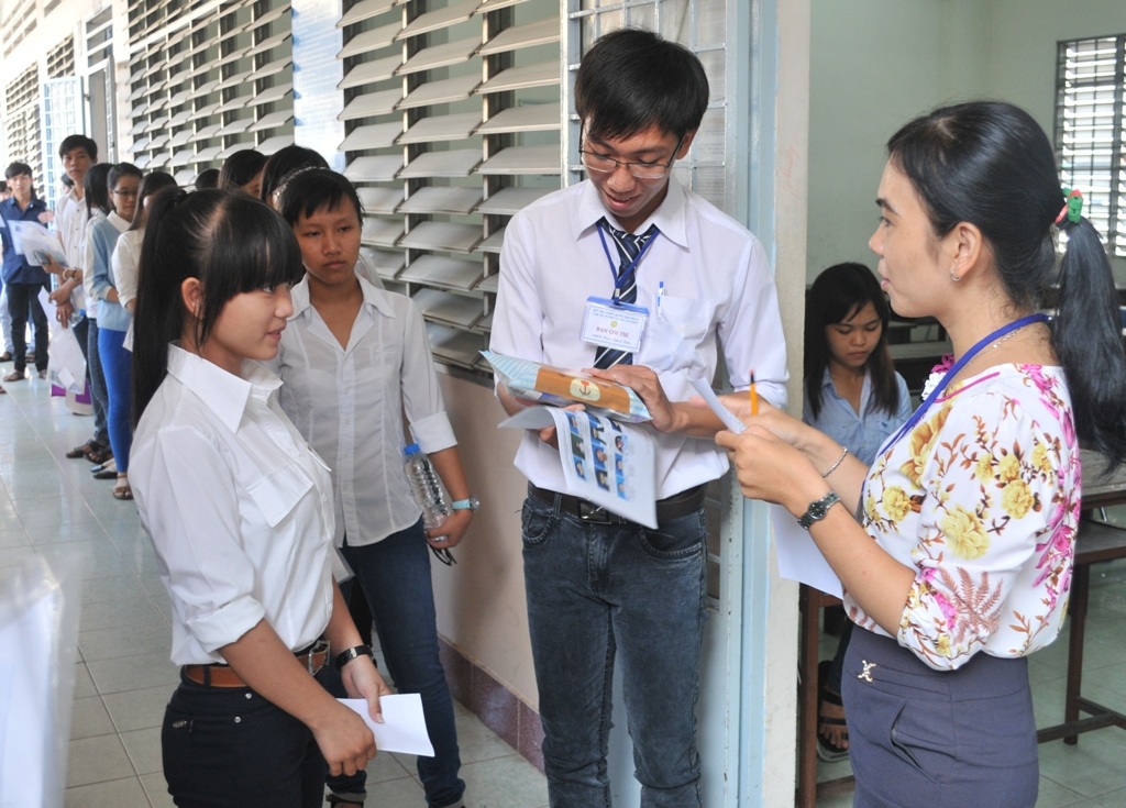 Hàng trăm thí sinh vắng thi môn Sinh học - 9 Cụm thi Đồng Tháp