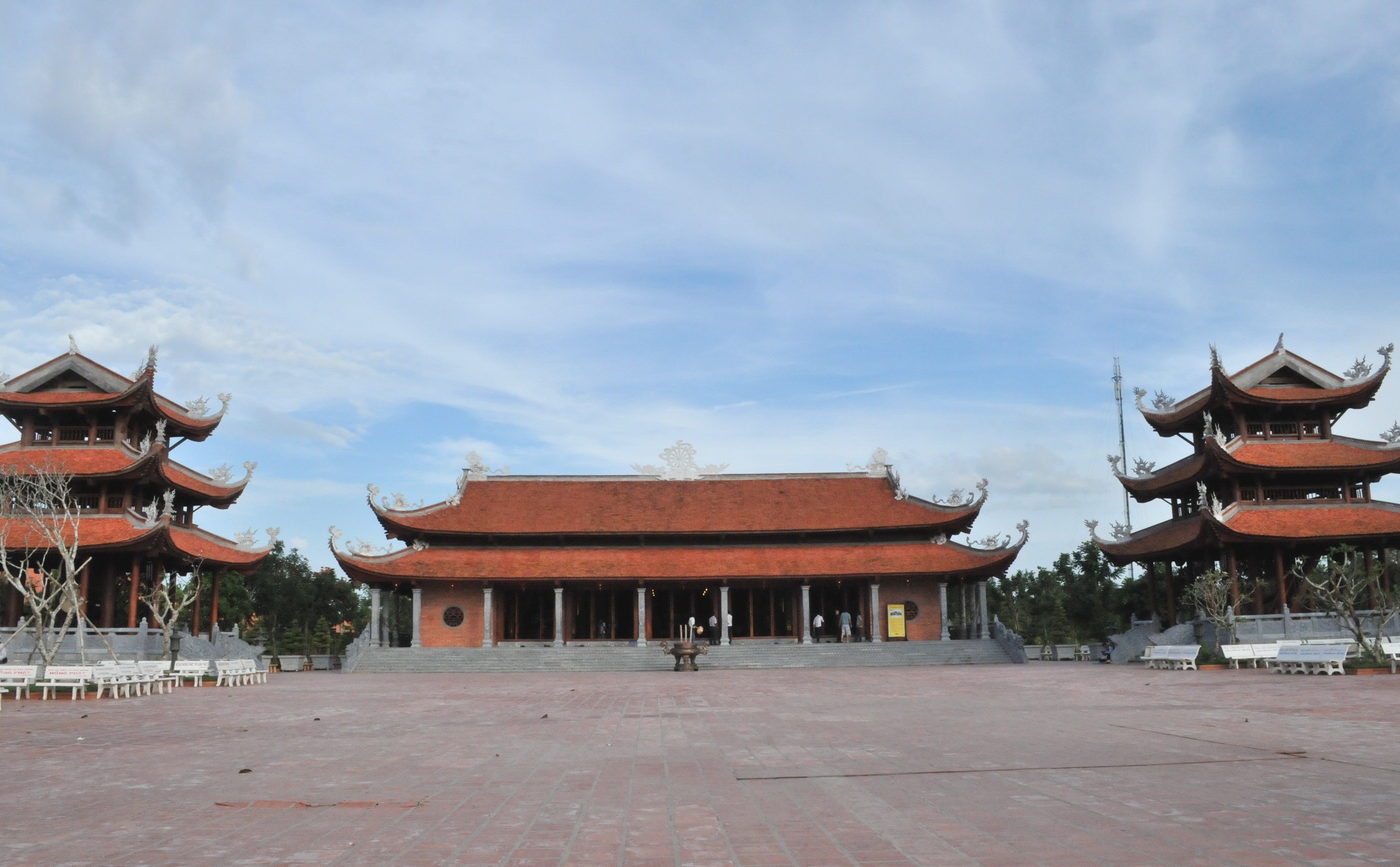 Những điểm đến không thể bỏ qua ở Cần Thơ - 10 Còn đây là Thiền viện Trúc Lâm Phương Nam uy nghi mọclên giữa trời tây