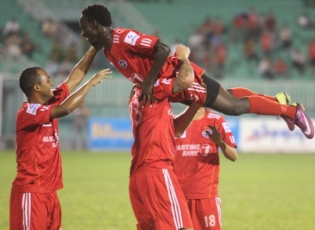 B.Bình Dương là đội hiếm hoi chịu khó chi nhiều tiền mua cầu thủ