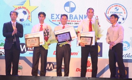 Còi vàng được trao cho trọng tài Nguyễn Trọng Thư