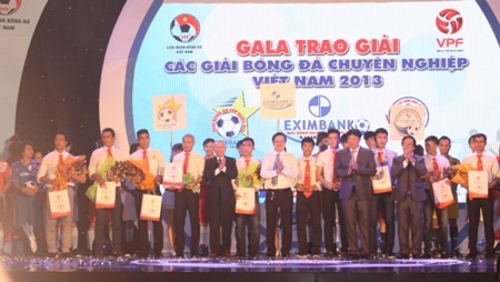 Đêm Gala trao giải cũng chính thức khép lại mùa bóng 2013