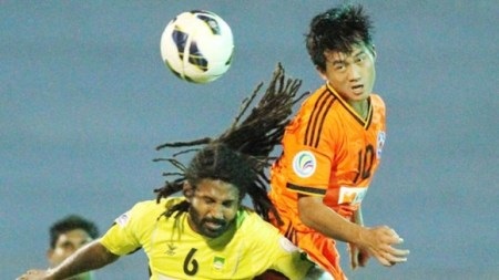 V-League vẫn thiếu chân sút trẻ triển vọng - 1 Hà Minh Tuấn (phải) chân sút trẻ có phong cách thi đấu giống hệt Huỳnh Đức
