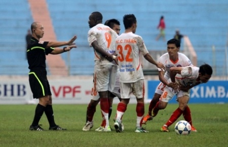 Không cải tổ ngay bây giờ, bóng đá Việt Nam sẽ mất kiểm soát