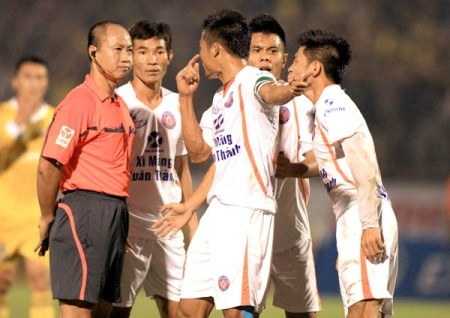 Bị kỷ luật vẫn có tên trong danh sách “còi vàng” - 1 Trọng tài Hoàng Anh Tuấn từng bị kỷ luật nhưng vẫn được đề cử còi vàng