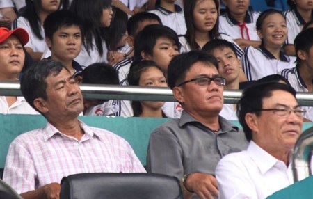 Ông Dương Vũ Lâm  (giữa) cho rằng VFF hành xử cạn tình