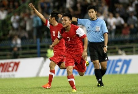 U21 Việt Nam lên ngôi đầu sau chiến thắng U21 Singapore - 1 U21 Việt Nam có chiến thắng thứ 2 liên tiếp